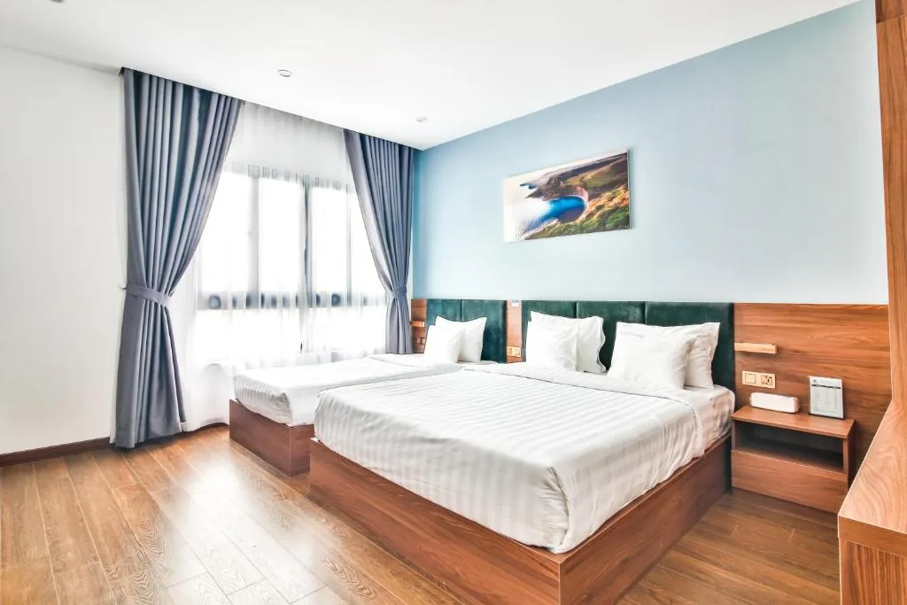 Standard Family Room — Grand Lee Hotel