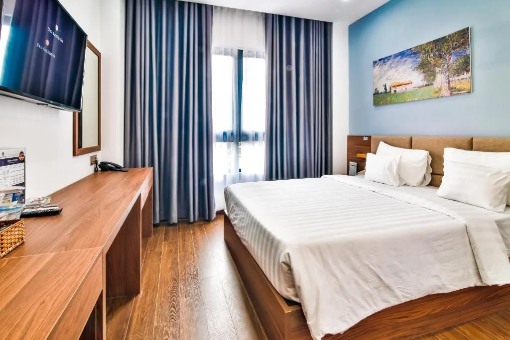 Superior King Room — Grand Lee Hotel